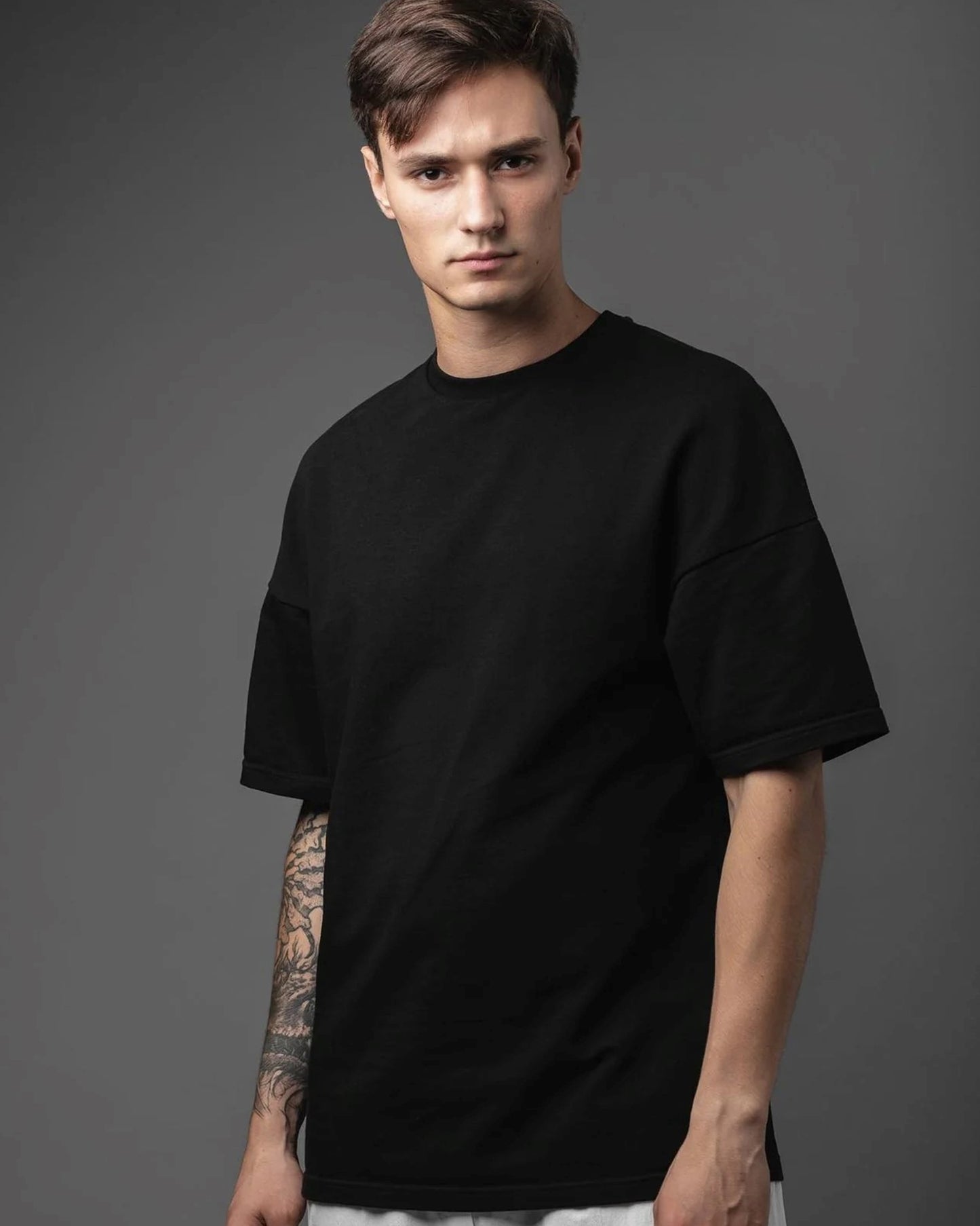 Black_TShirt_Style_Relaxed_Fit_Casual_Look_back__view