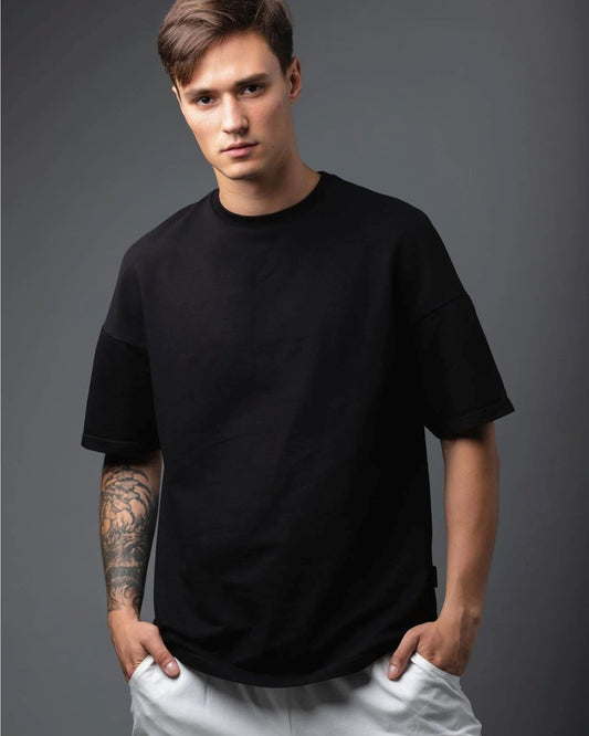 A man wearing TShirt_Style_Relaxed_Fit_Casual_Front
Look 