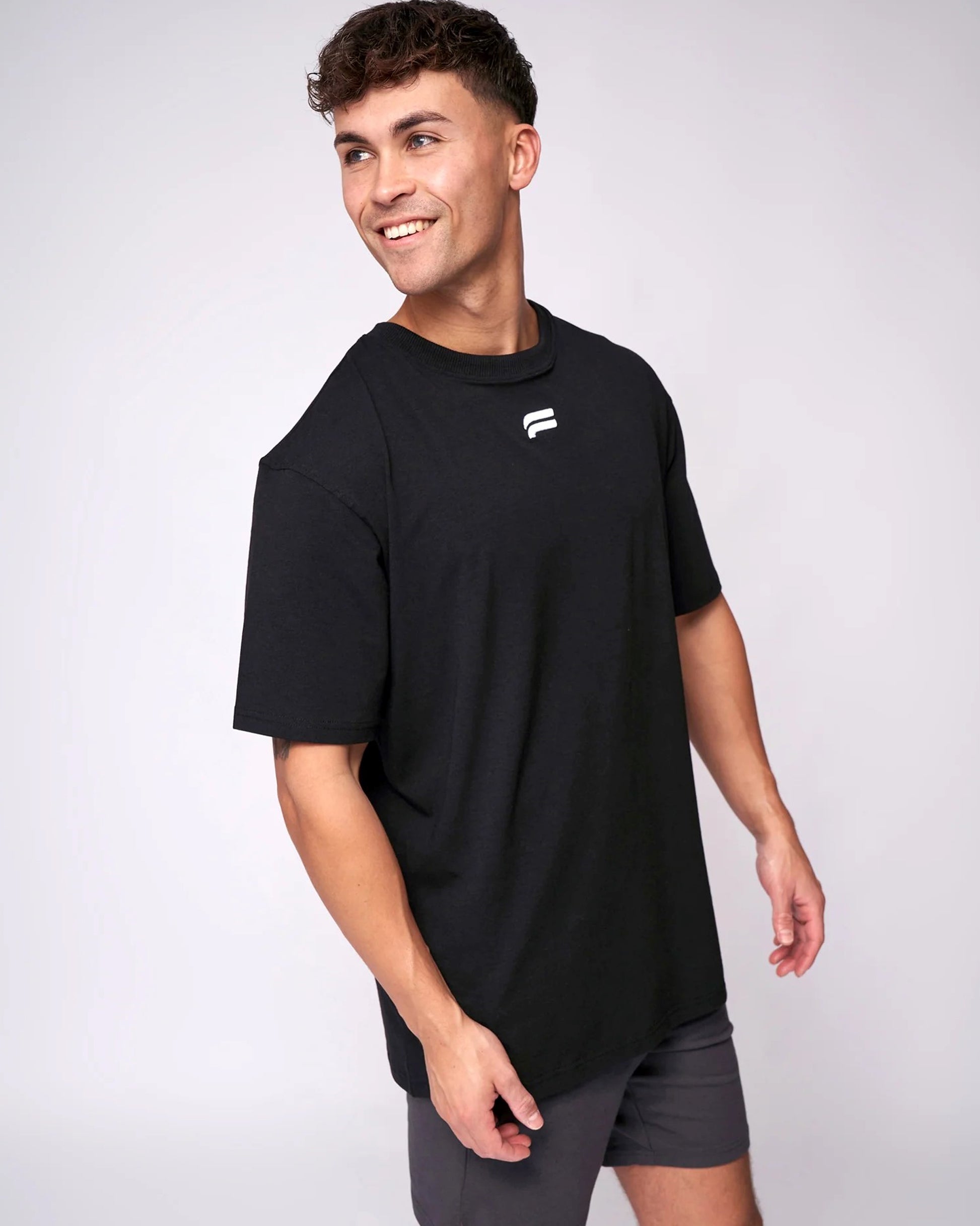 Black_TShirt_Style_Simple_Athletic_Look_for_Everyday best Occation  right_ side view